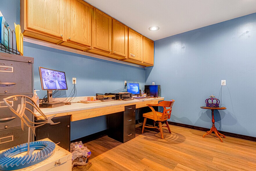 More Photos Of 10 W Williamsburg Rd, Sandston Office For Sale