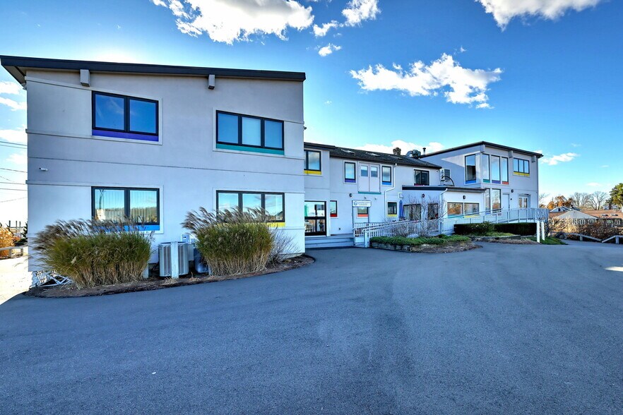 More Photos Of 530 Old Whitfield St, Guilford Office For Lease