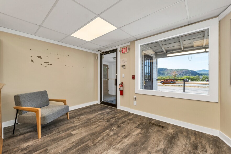 More Photos Of 3631 White Mountain Hwy, North Conway Office For Lease