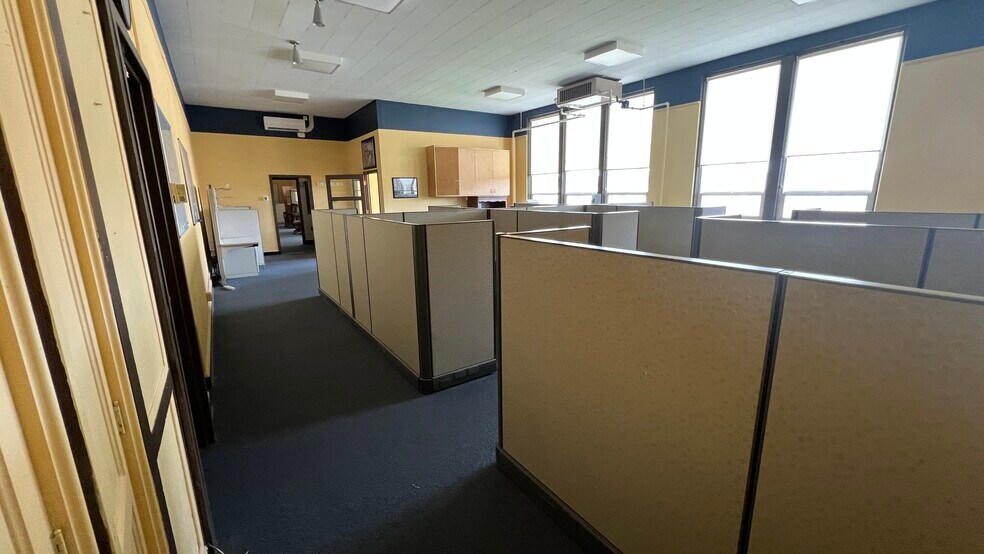 More Photos Of 115 NW State St, Pullman Loft Creative Space For Sale