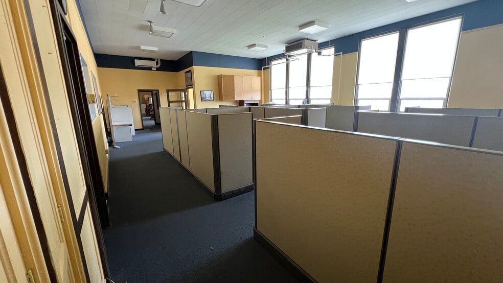 More Photos Of 115 NW State St, Pullman Loft Creative Space For Sale