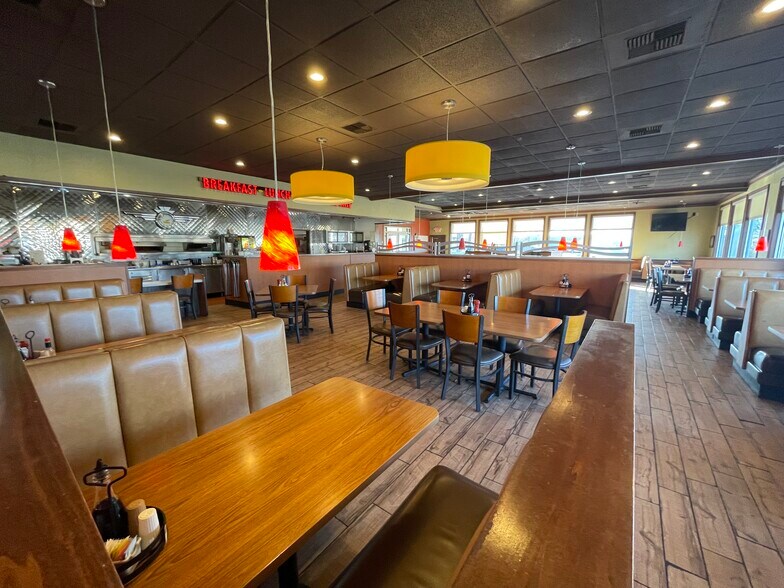 More Photos Of 6887 E Front St, Kansas City Fast Food For Sale