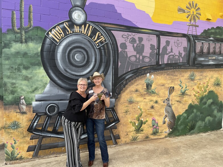 More Photos Of 109-111 S Main St, Irving Restaurant For Sale