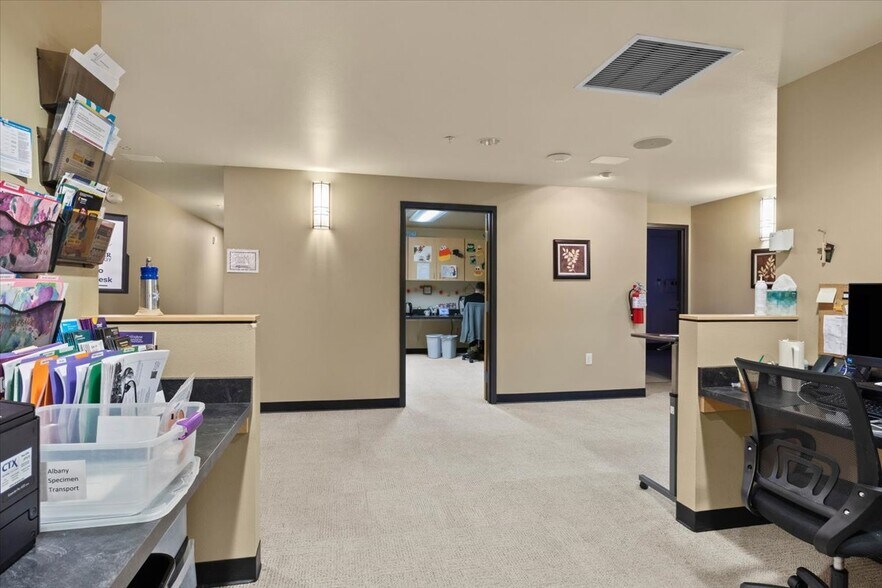 More Photos Of 1390 Waverly Dr SE, Albany Medical For Lease