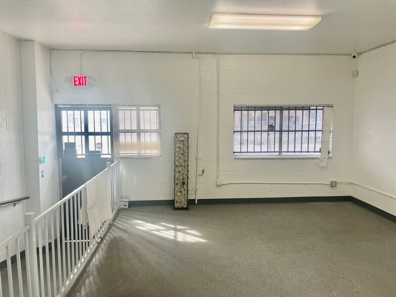 More Photos Of 8212-8214 San Fernando Rd, Sun Valley Light Distribution For Sale