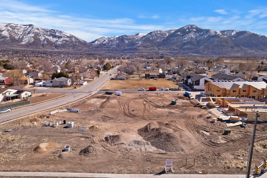 More Photos Of 2135 700 w, Harrisville General Retail For Lease