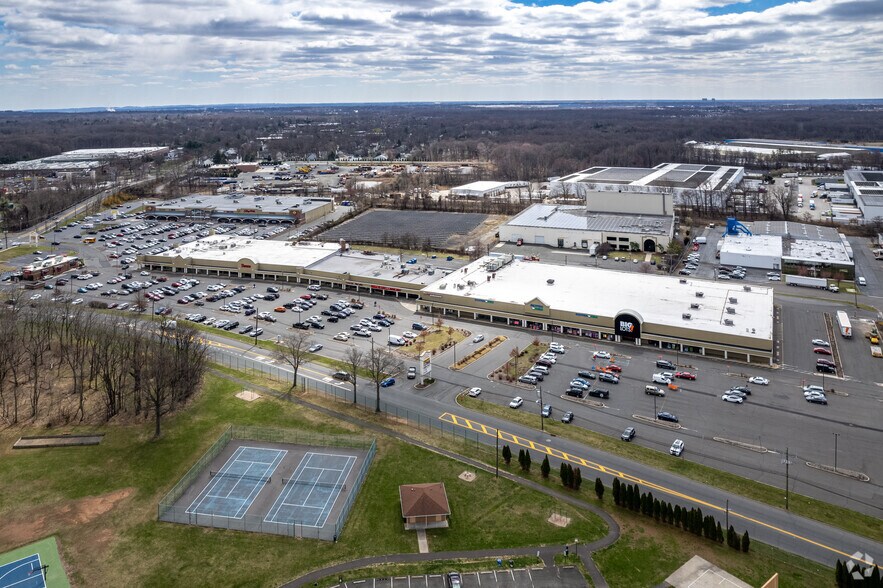 More Photos Of 686-698 Oak Tree Ave, South Plainfield Unknown For Lease