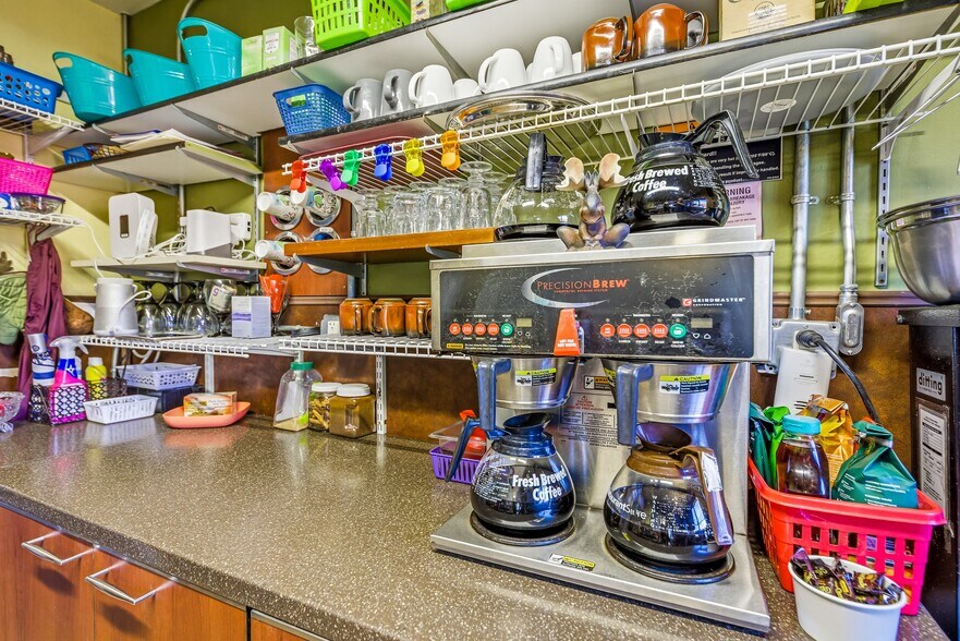 More Photos Of 1047 N 1st St, Montrose Office For Sale