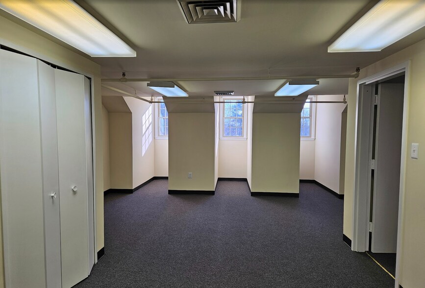 More Photos Of 100-122 E Broad St, Falls Church Office For Sale