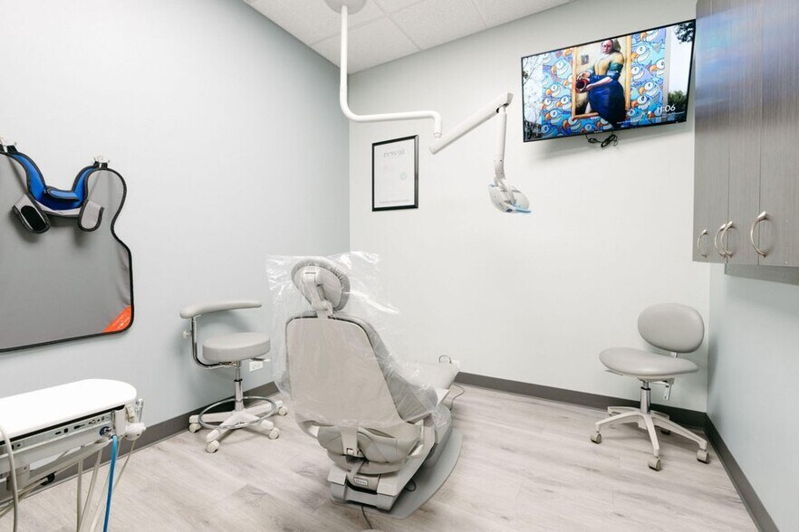 More Photos Of 1828-1830 W Foster Ave, Chicago Storefront Retail Residential For Sale