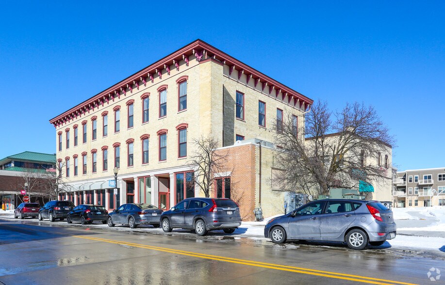 More Photos Of 701-703 N 8th St, Sheboygan Office For Lease