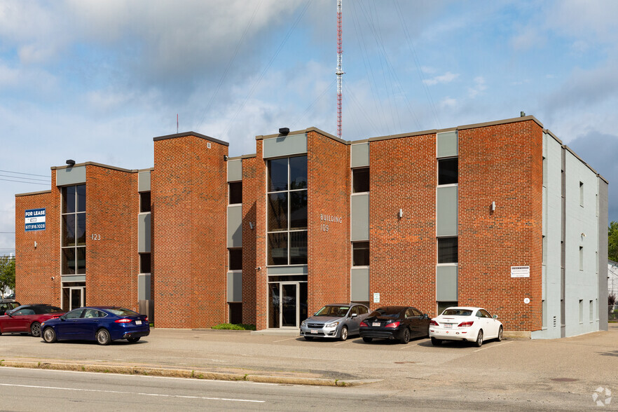 Primary Photo Of 109-123 Highland Ave, Needham Office For Lease