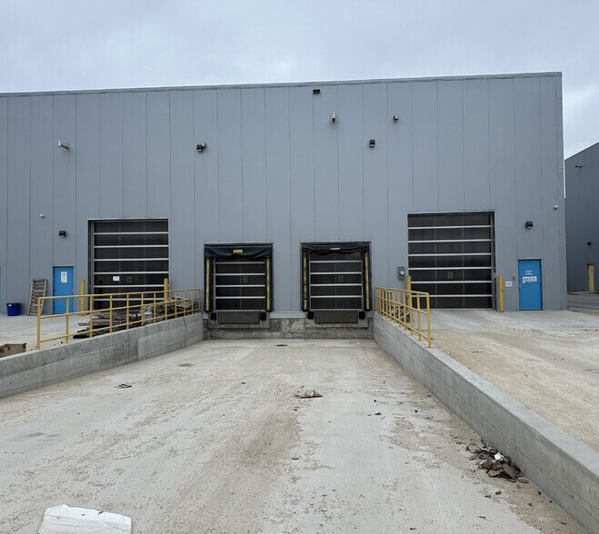 More Photos Of 615 Camiel Sys St, Winnipeg Distribution For Lease