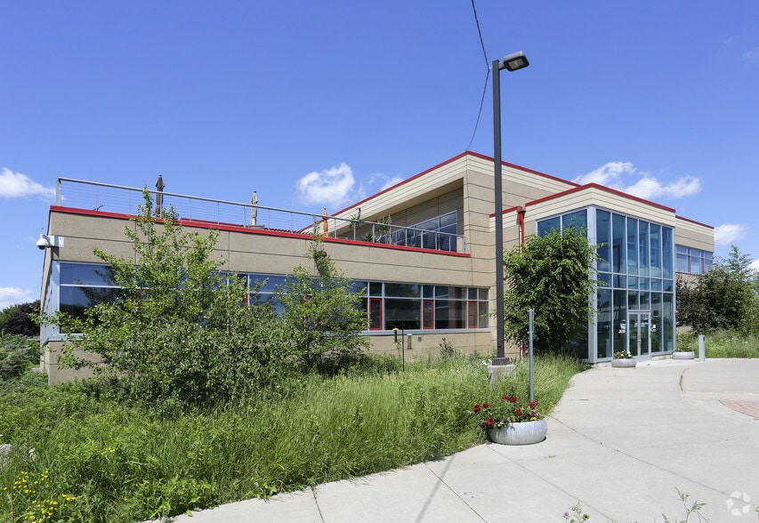 Primary Photo Of 946 Pierce Butler Rt, Saint Paul Light Distribution For Sale