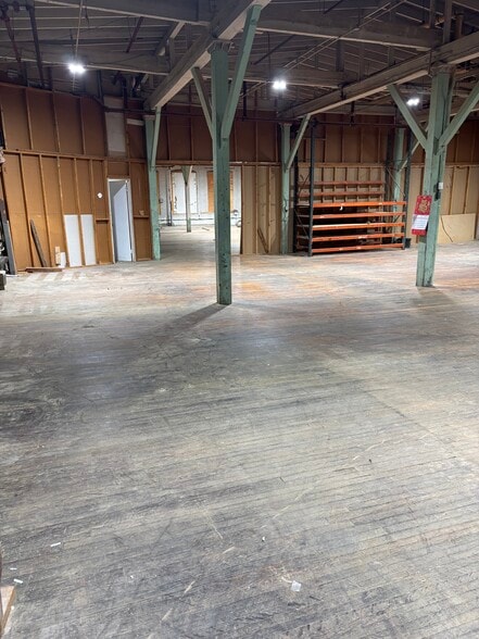 More Photos Of 120 Coit St, Irvington Manufacturing For Lease