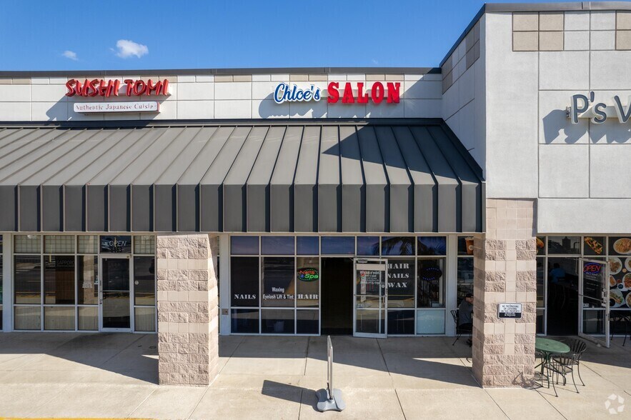More Photos Of 8421-8481 S John Young Pky, Orlando General Retail For Lease