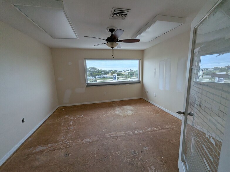 More Photos Of 10045 Overseas Hwy, Marathon Medical For Lease