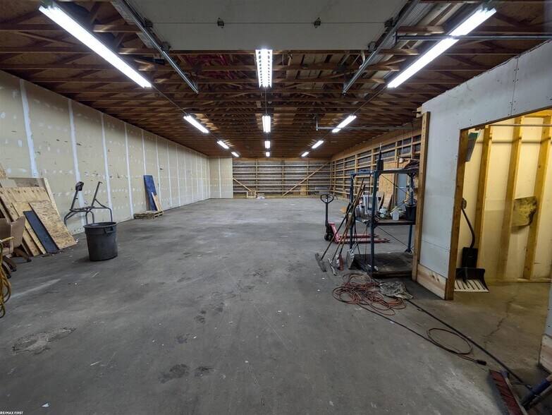 More Photos Of 35850 Utica Rd, Clinton Township General Retail For Sale