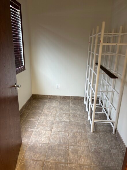 More Photos Of 60 Madison Cres, Spruce Grove Service For Lease
