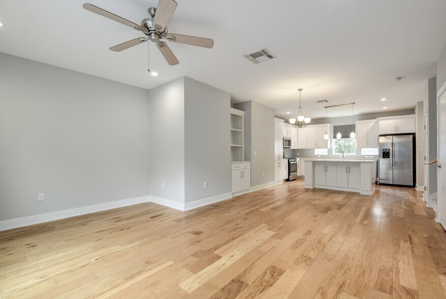 More Photos Of 4005 A/B Clawson Rd, Austin Specialty For Sale