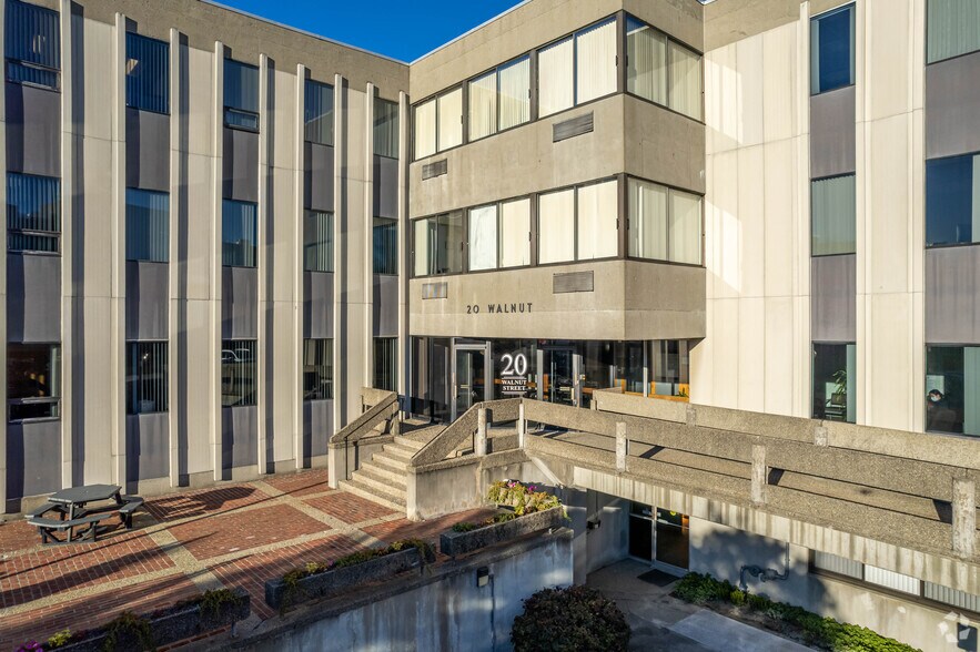 More Photos Of 20 Walnut St, Wellesley Office For Lease