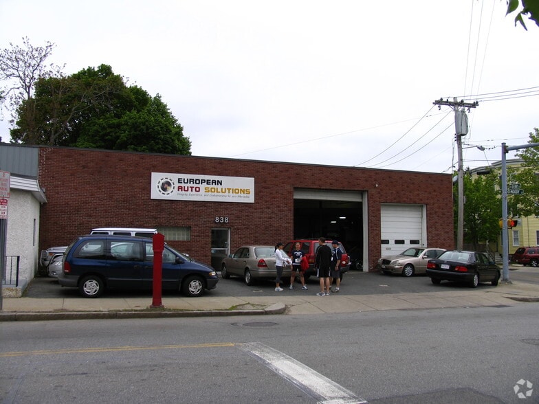 More Photos Of 838 Moody St, Waltham Warehouse For Lease
