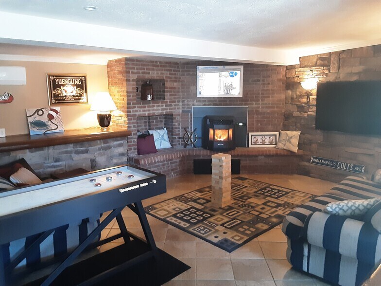 More Photos Of 6706 Limbaugh Ln, Hickory Marina For Sale