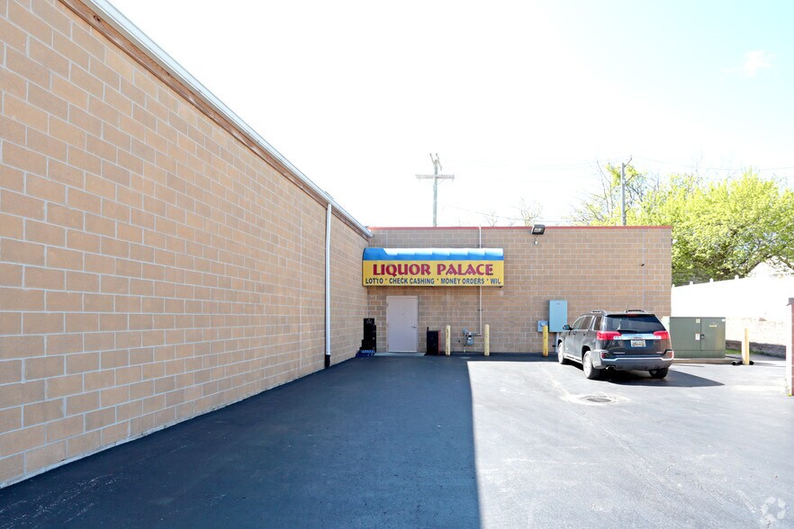 More Photos Of 509-533 10th St, Port Huron Storefront For Lease