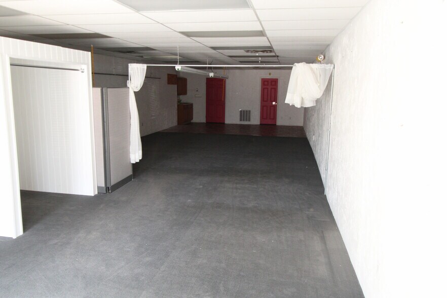 More Photos Of 12219-12221 Shawnee Mission Pky, Shawnee Unknown For Lease