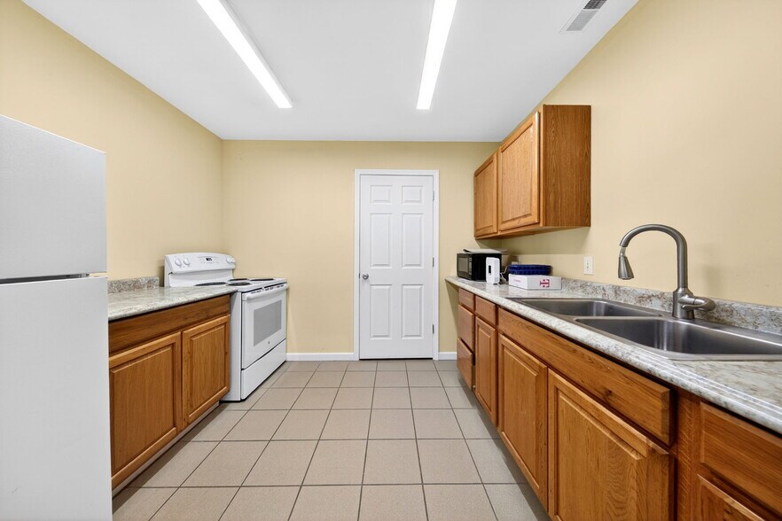 More Photos Of 114-116 E Orleans St, Pacific Office For Sale