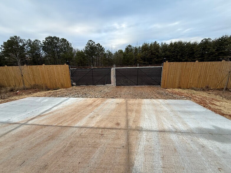 More Photos Of 2661-2695 White Sulphur Rd, Gainesville Land For Lease