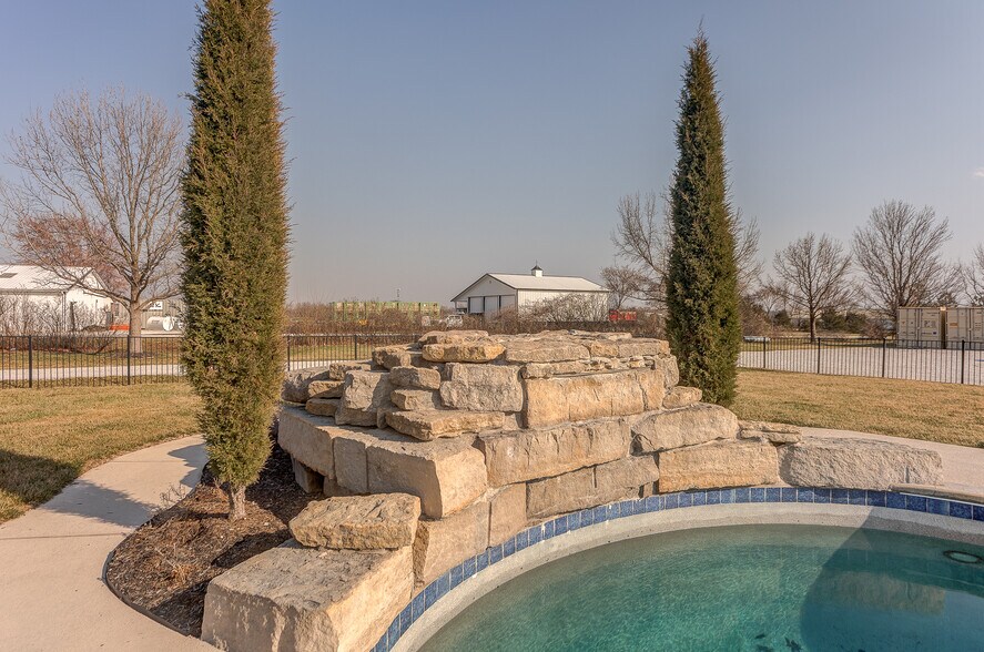 More Photos Of 836 E Highway N, Wentzville Flex For Sale