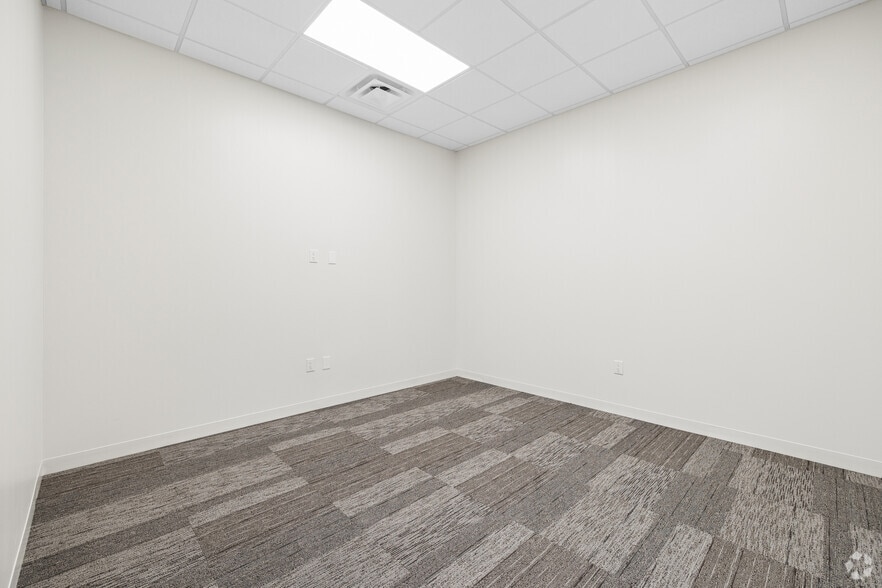 More Photos Of 19150 Marketplace Ave, Kyle Manufacturing For Lease