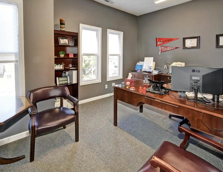 More Photos Of 521 N 26th St, Louisville Office For Sale