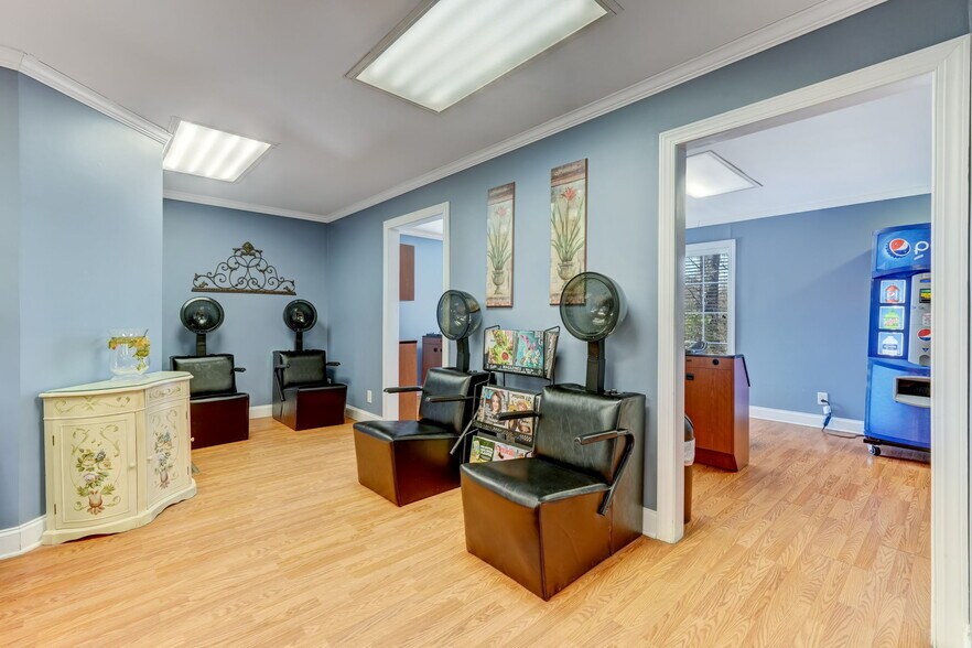 More Photos Of 1418 Freeway Dr, Reidsville Freestanding For Sale