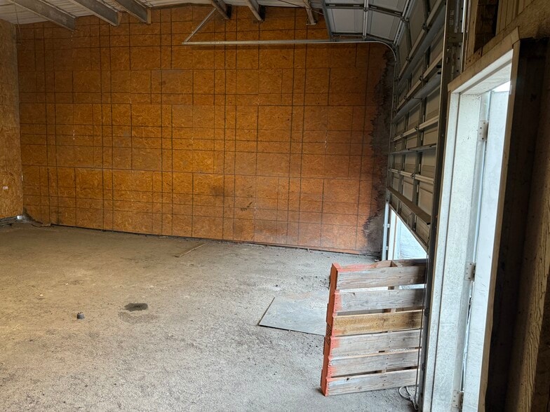 More Photos Of 5925 Payton Ave, Riverside Warehouse For Lease