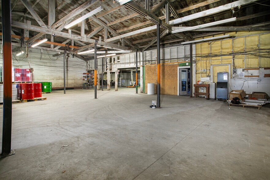 More Photos Of 15393 Highway 64 W, Tyler Warehouse For Lease