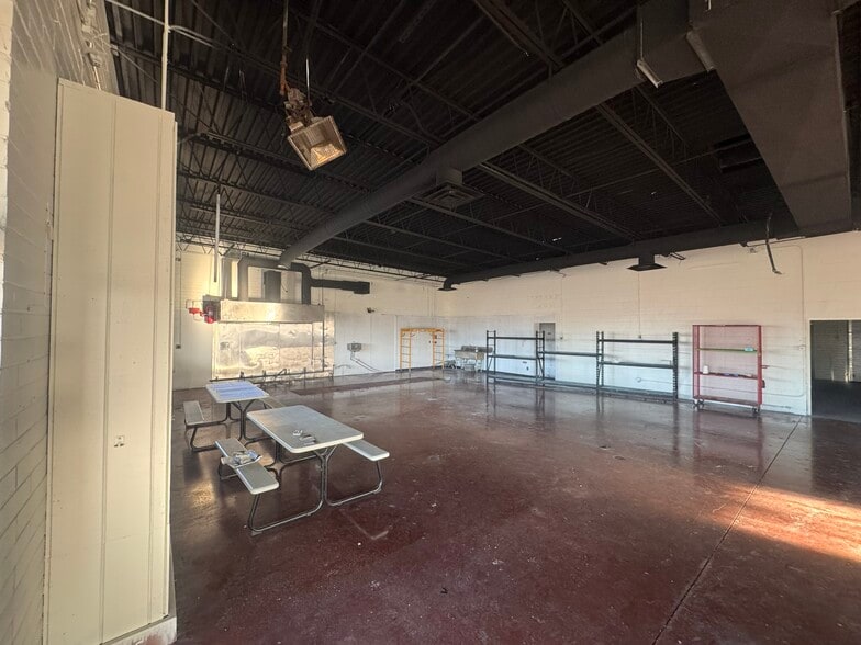 More Photos Of 13425 Snow Rd, Brook Park Freestanding For Lease