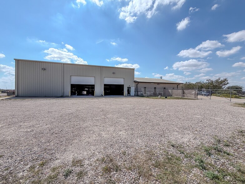 More Photos Of 1302 Cathead Rd, Corpus Christi Light Distribution For Sale