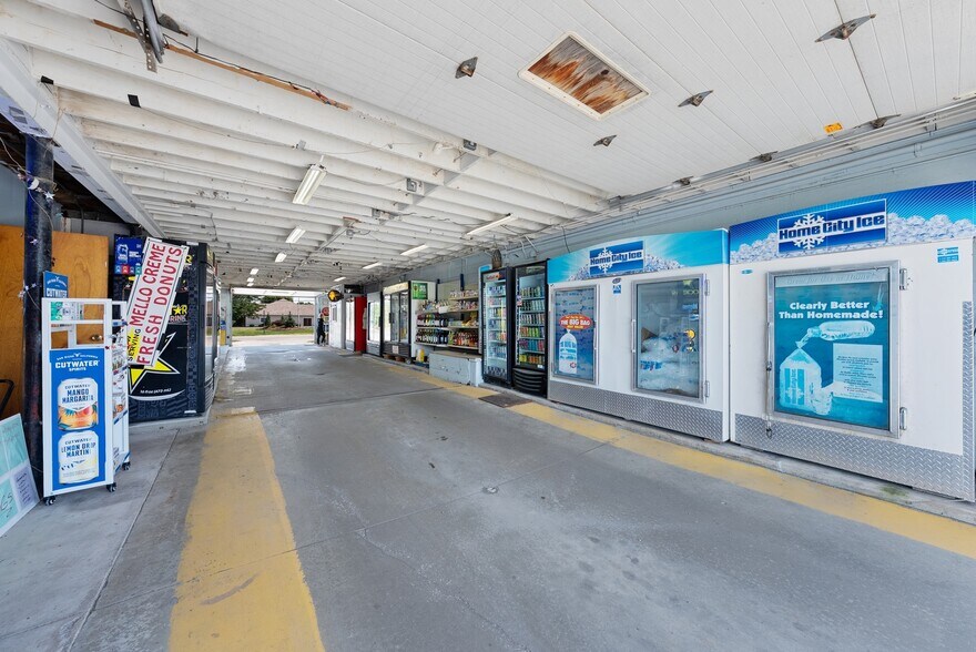 More Photos Of 7697 E Harbor Rd, Lakeside Marblehead Convenience Store For Sale
