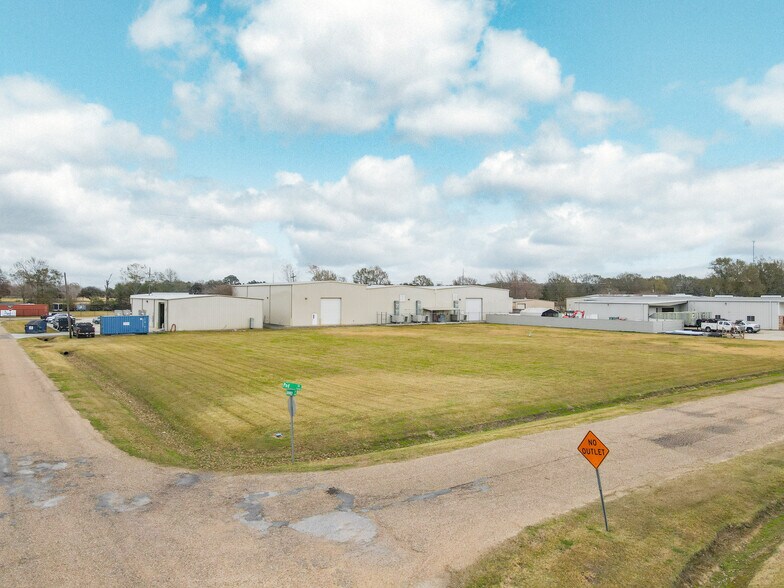 More Photos Of 205 Marcon Dr, Lafayette Manufacturing For Lease