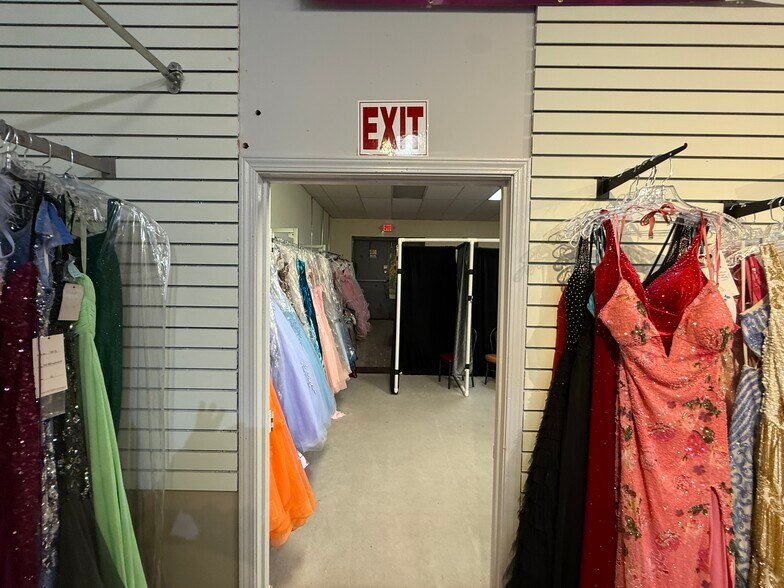 More Photos Of 37 Plaistow Rd, Plaistow Storefront For Lease