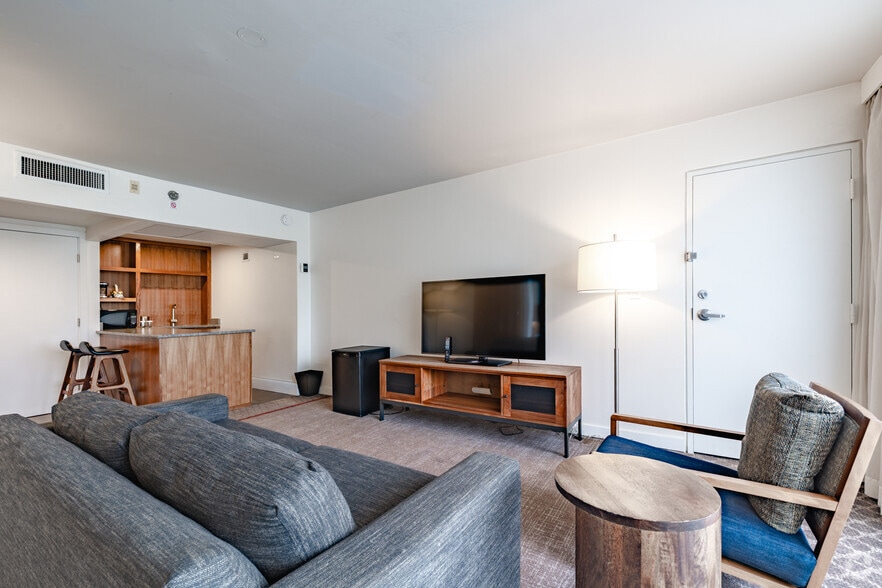 More Photos Of 2055 S Park Pl SE, Atlanta Hotel For Sale