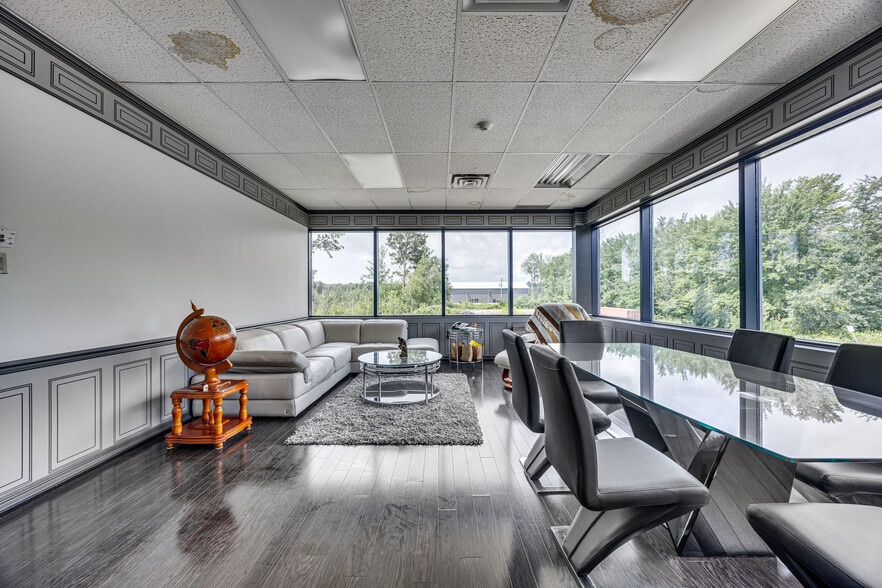 More Photos Of 500 Rue Léger, Riviere-beaudette Manufacturing For Lease