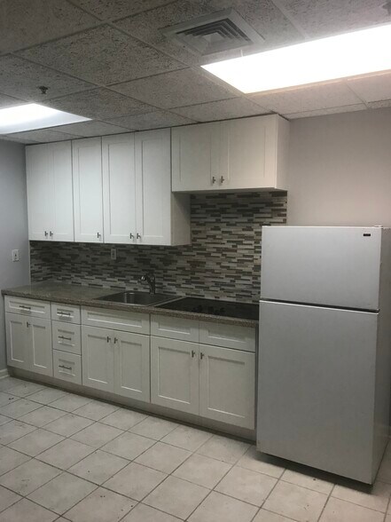 More Photos Of 2306 West St, Union City Auto Repair For Lease
