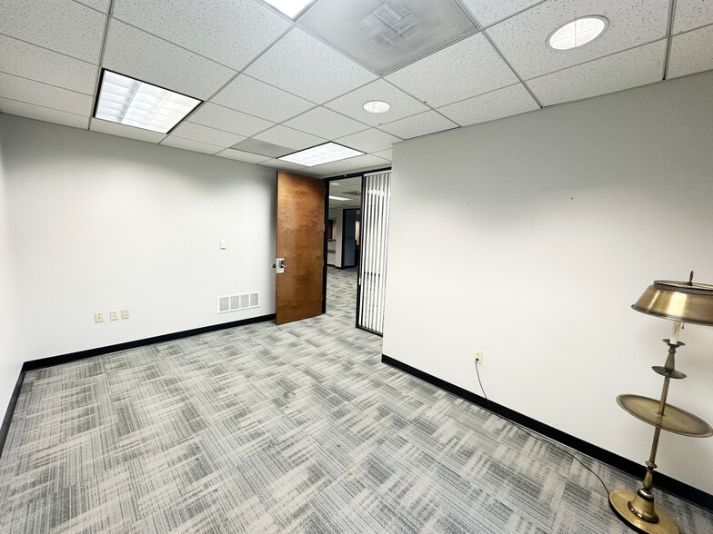 More Photos Of 430 Spruce St, Morgantown Office For Lease