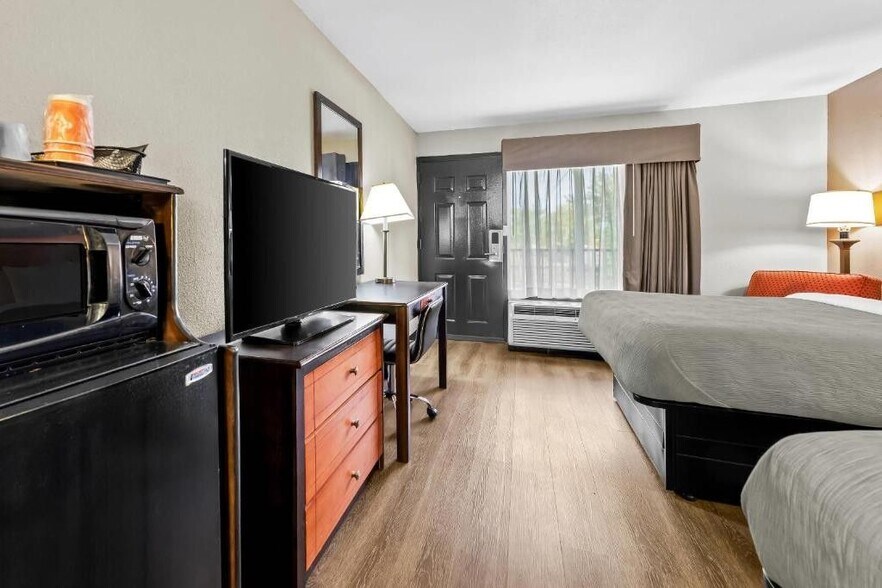 More Photos Of 1035 Highway 49 S, Richland Hotel For Sale