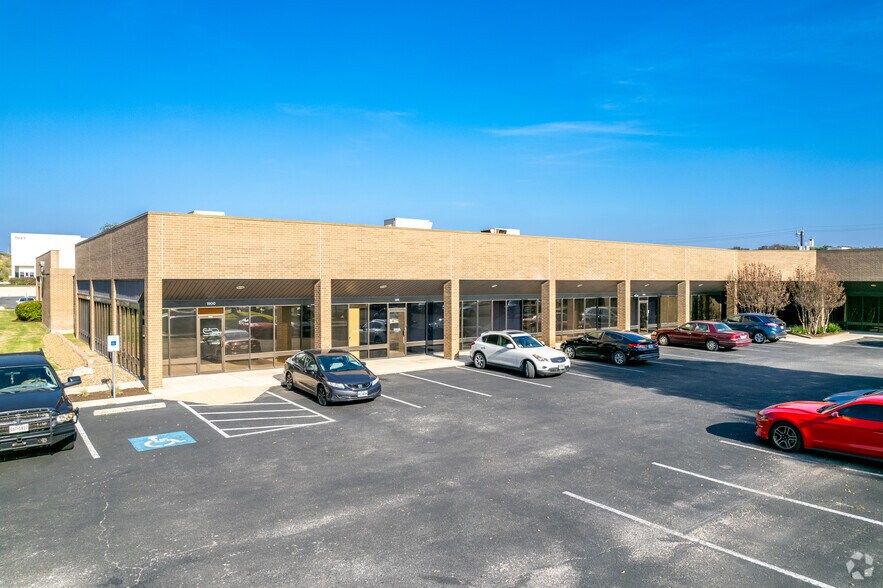 More Photos Of 1850-1900 Grandstand Dr, San Antonio Unknown For Lease