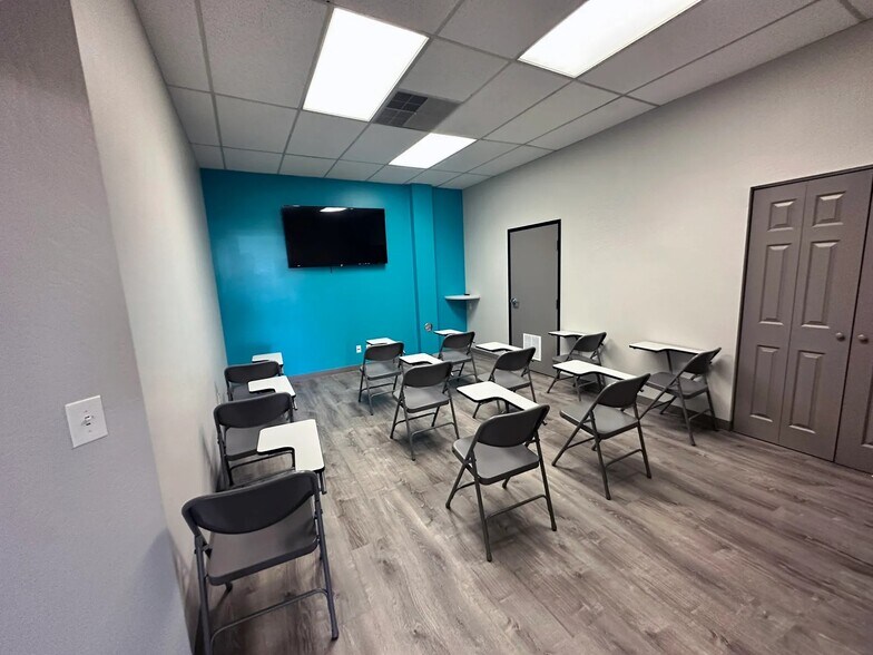 More Photos Of 5957 W Northern Ave, Glendale Unknown For Lease