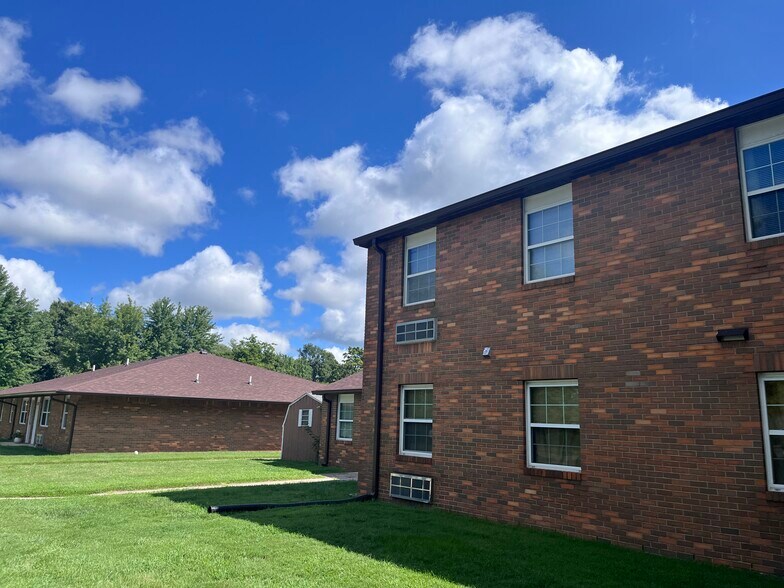 More Photos Of 1104 E 13th St, Centralia Apartments For Sale